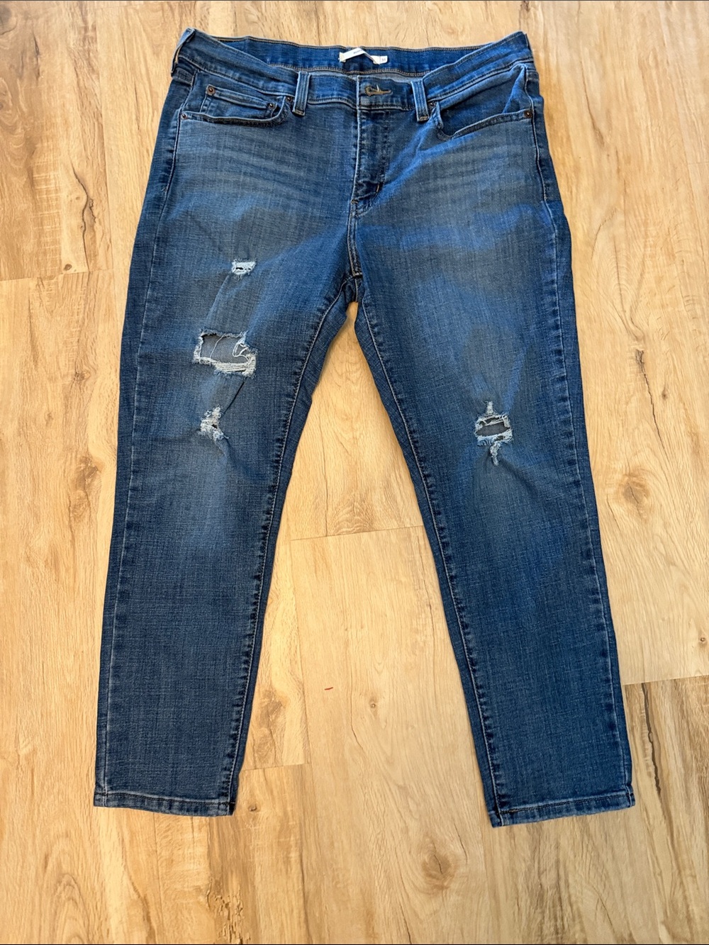 Levi's Women's Distressed Medium Blue Boyfriend Jeans, Size 31 x 27